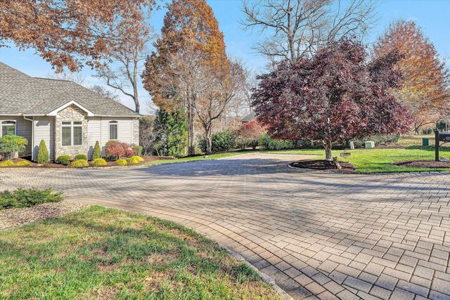 695 Fox Chase RD, Wirtz, VA 24184