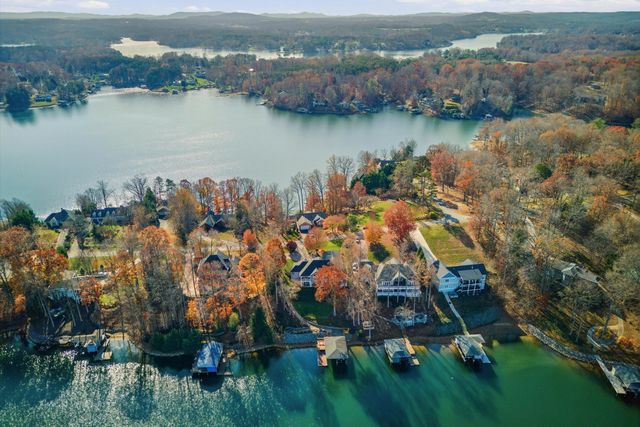 695 Fox Chase RD, Wirtz, VA 24184