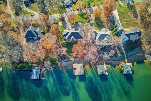 695 Fox Chase RD, Wirtz, VA 24184