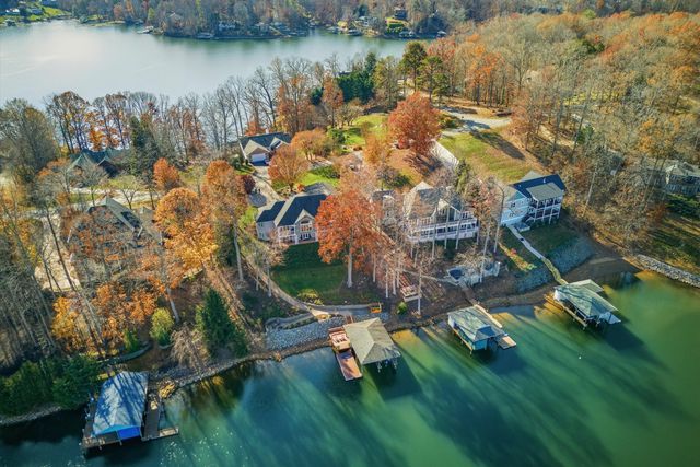 695 Fox Chase RD, Wirtz, VA 24184