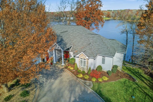 695 Fox Chase RD, Wirtz, VA 24184