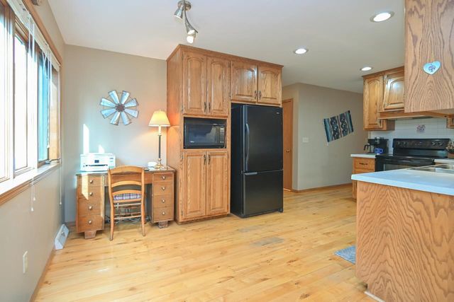 1812 SMOKEY COURT, Suamico, WI 54173