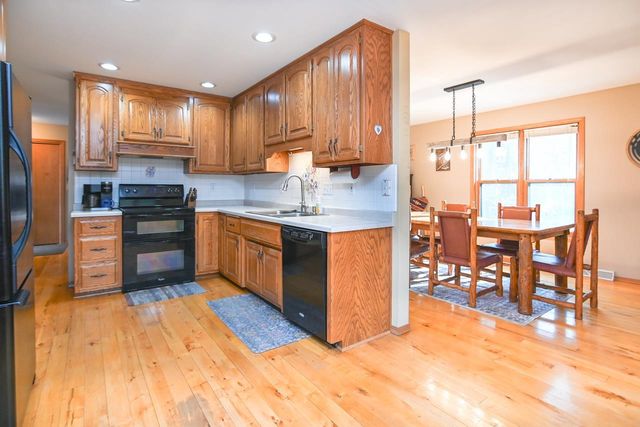 1812 SMOKEY COURT, Suamico, WI 54173