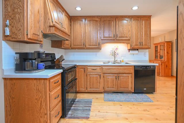 1812 SMOKEY COURT, Suamico, WI 54173