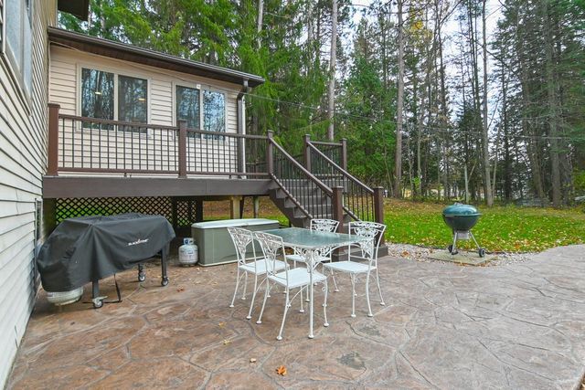 1812 SMOKEY COURT, Suamico, WI 54173
