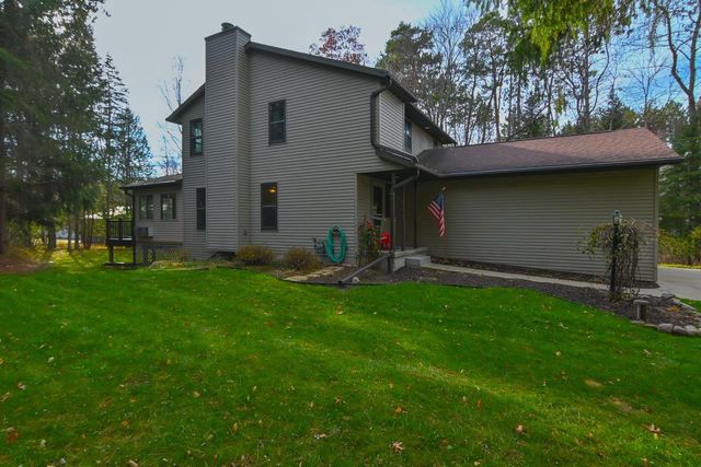 1812 SMOKEY COURT, Suamico, WI 54173