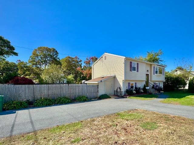 344 Strawberry Field Road, Warwick, RI 02886