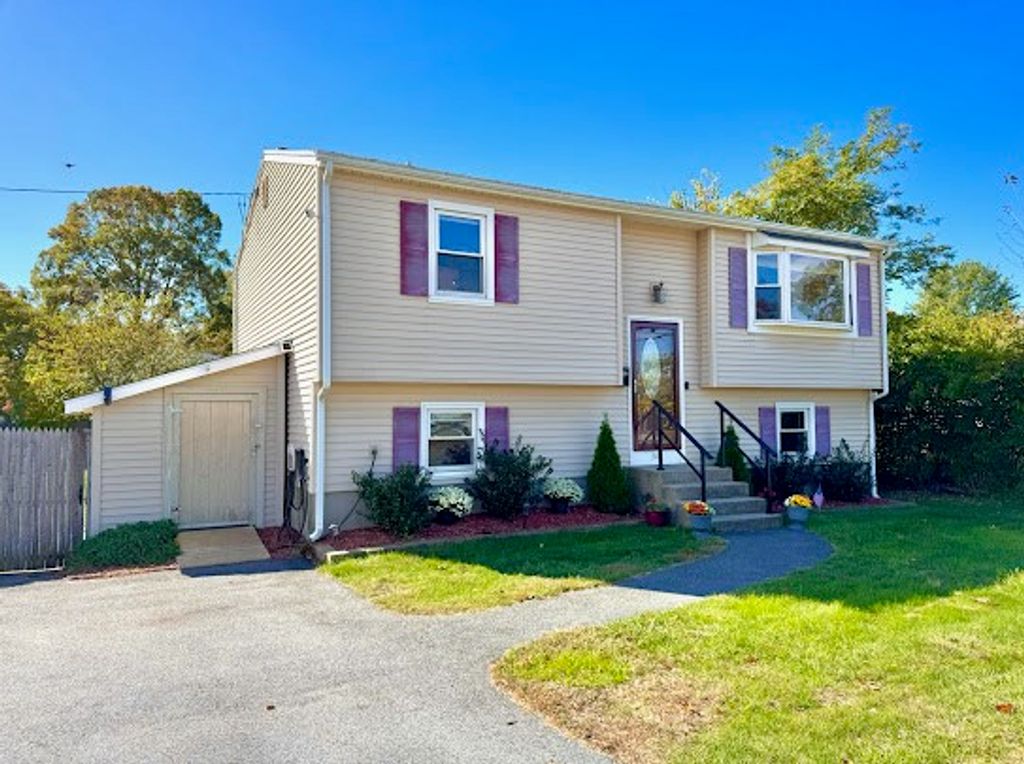 344 Strawberry Field Road, Warwick, RI 02886