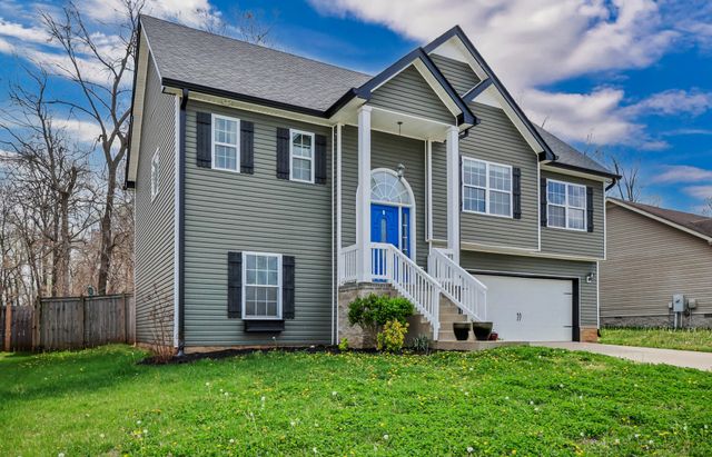 1113 Meachem Dr, Clarksville, TN 37042