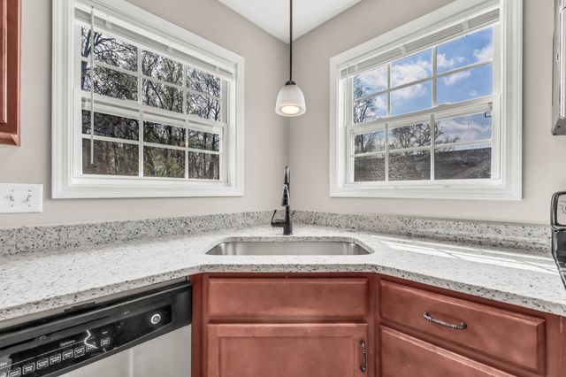 1113 Meachem Dr, Clarksville, TN 37042