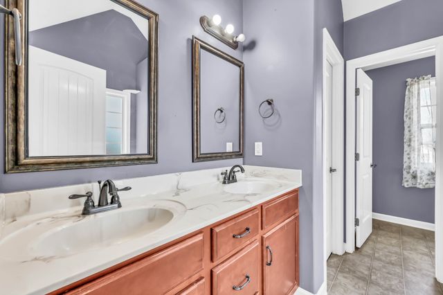 1113 Meachem Dr, Clarksville, TN 37042