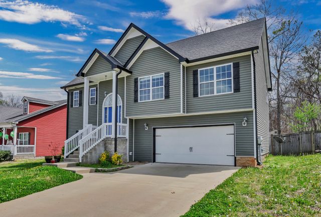 1113 Meachem Dr, Clarksville, TN 37042