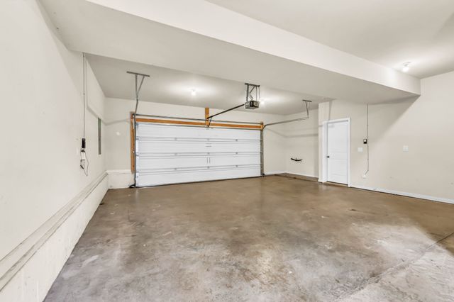 1113 Meachem Dr, Clarksville, TN 37042