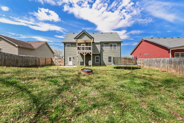 1113 Meachem Dr, Clarksville, TN 37042