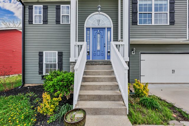 1113 Meachem Dr, Clarksville, TN 37042