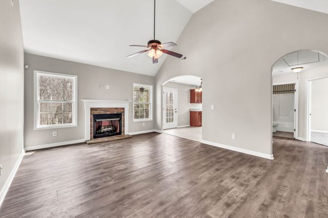 1113 Meachem Dr, Clarksville, TN 37042