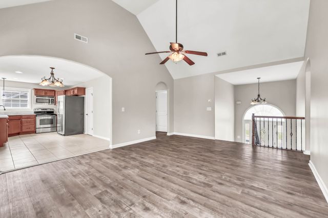 1113 Meachem Dr, Clarksville, TN 37042