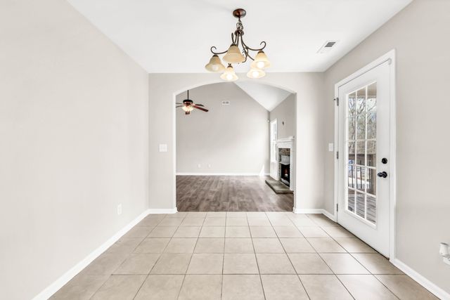 1113 Meachem Dr, Clarksville, TN 37042