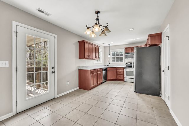 1113 Meachem Dr, Clarksville, TN 37042