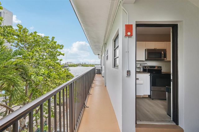 7845 NE Bayshore Ct 16, Miami, FL 33138