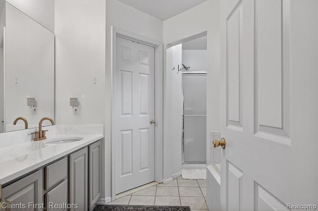 5150 Edward James Drive, Howell, MI 48843