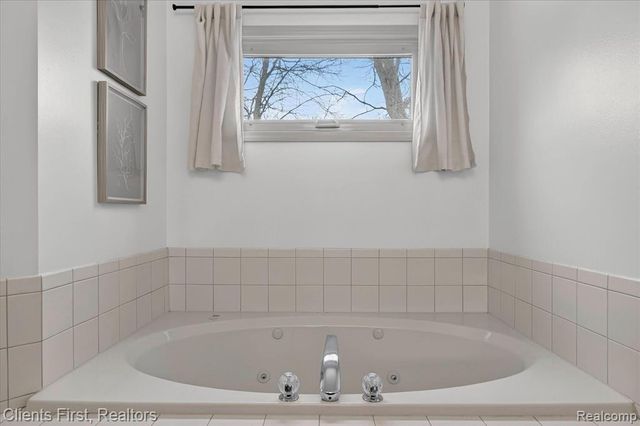 5150 Edward James Drive, Howell, MI 48843