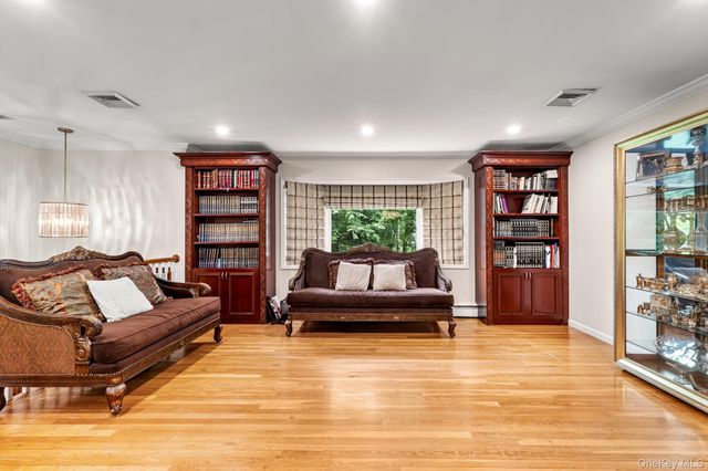 1 Earl Court, Monsey, NY 10952