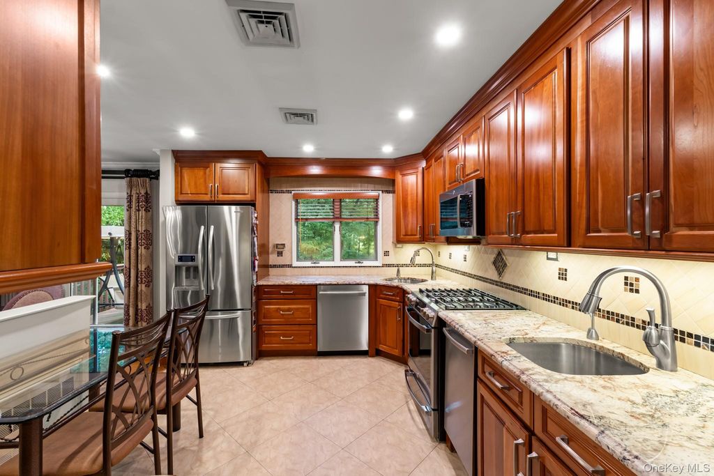 1 Earl Court, Monsey, NY 10952 — photo 5
