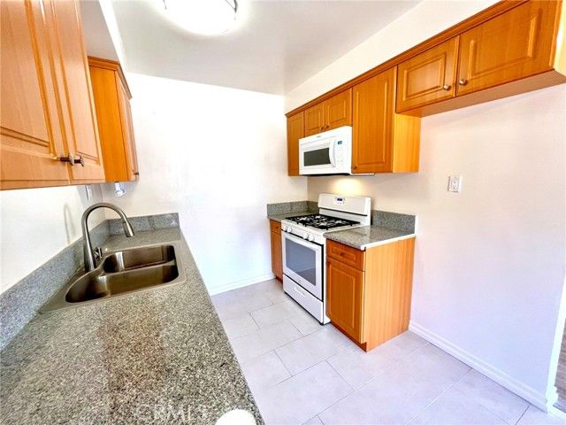 2306 Mira Vista Avenue 7, Montrose, CA 91020
