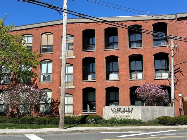 96 Old Colony 215, Taunton, MA 02718