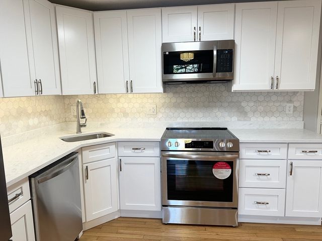 96 Old Colony 215, Taunton, MA 02718