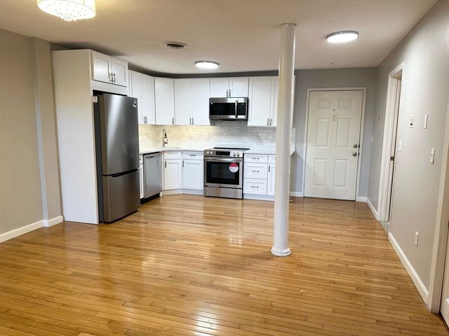 96 Old Colony 215, Taunton, MA 02718