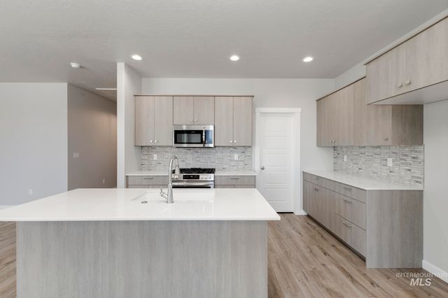 8269 E Bright Angel Dr, Nampa, ID 83687