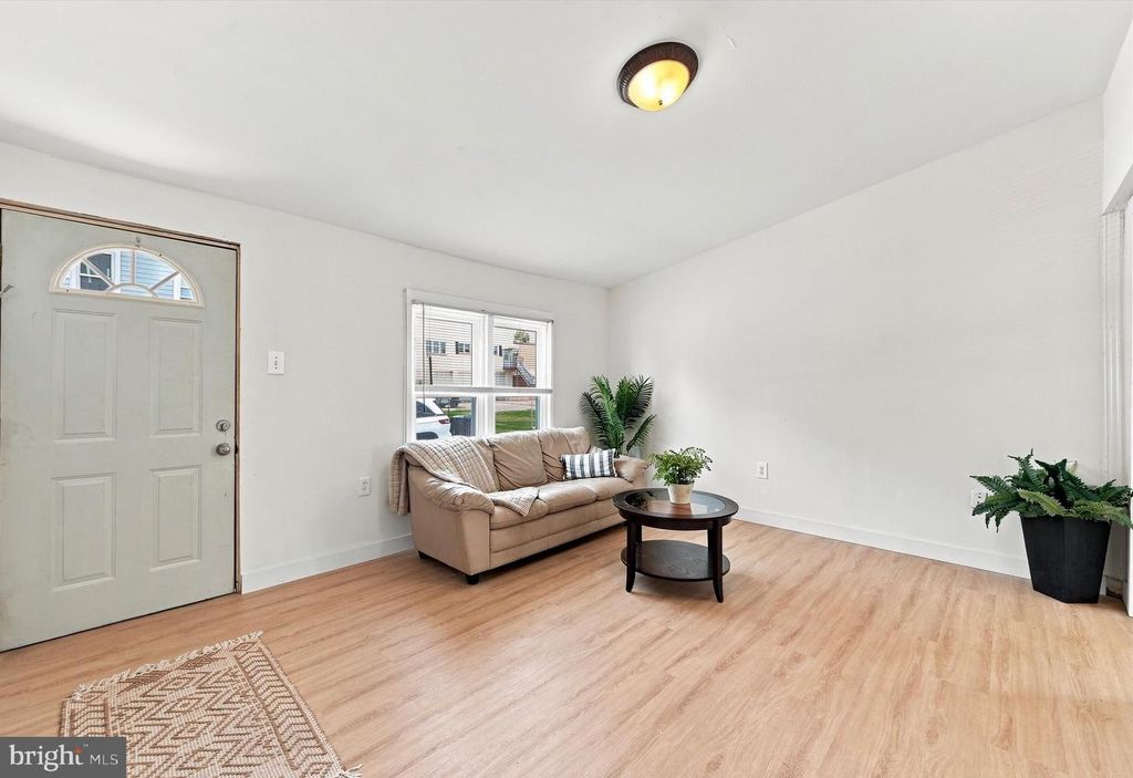 35 MARSHALL AVE, MARCUS HOOK, PA 19061 — photo 3