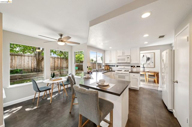 3400 Cobblestone Dr, Rocklin, CA 95765