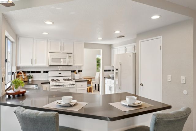 3400 Cobblestone Dr, Rocklin, CA 95765