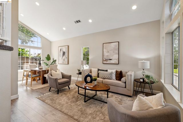 3400 Cobblestone Dr, Rocklin, CA 95765