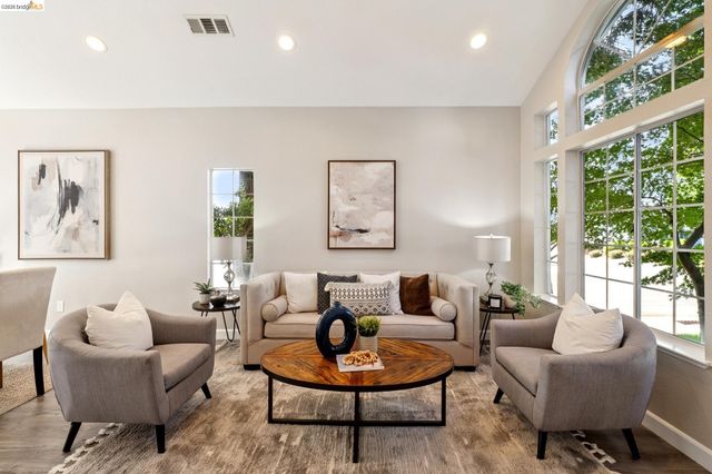3400 Cobblestone Dr, Rocklin, CA 95765