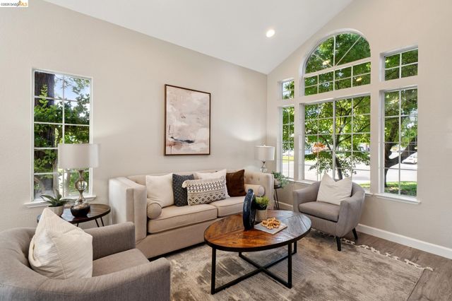 3400 Cobblestone Dr, Rocklin, CA 95765