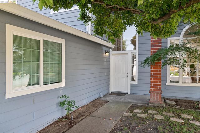 3400 Cobblestone Dr, Rocklin, CA 95765