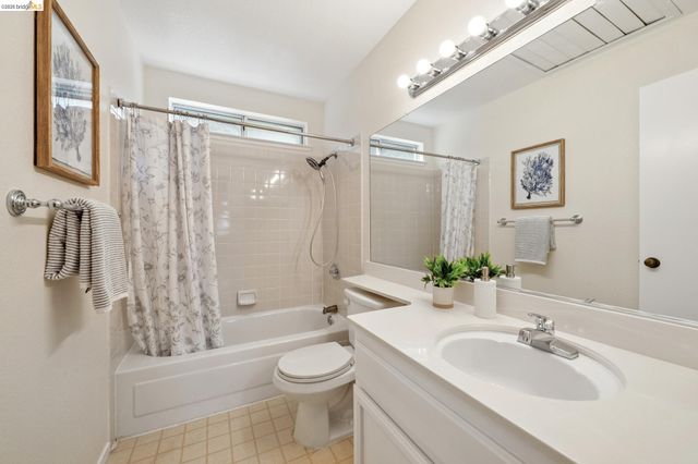 3400 Cobblestone Dr, Rocklin, CA 95765