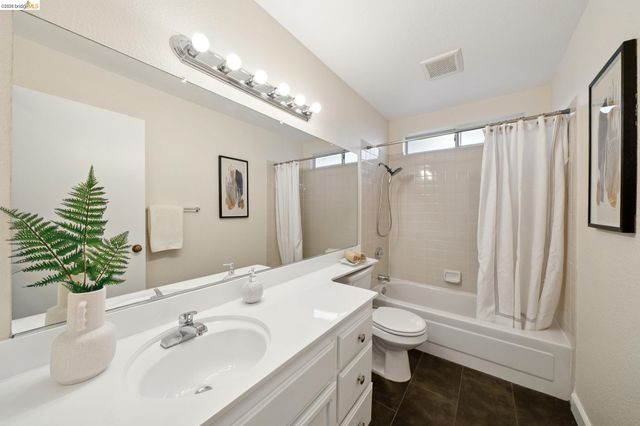 3400 Cobblestone Dr, Rocklin, CA 95765