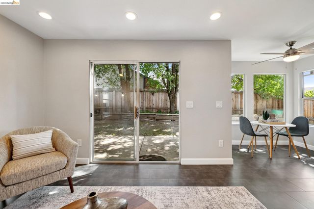 3400 Cobblestone Dr, Rocklin, CA 95765