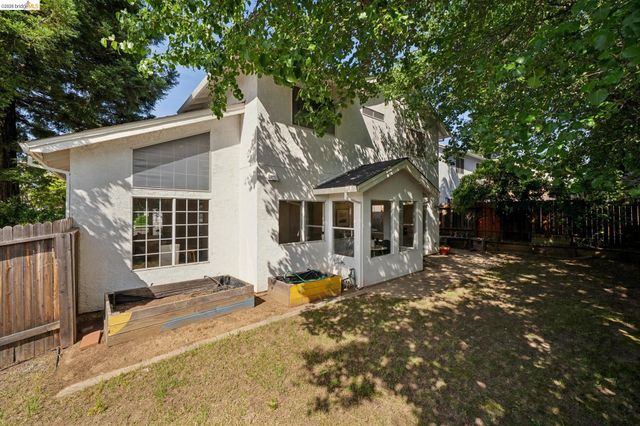 3400 Cobblestone Dr, Rocklin, CA 95765