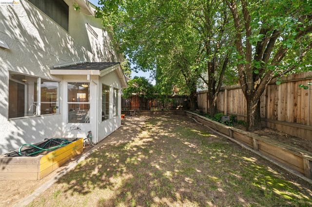 3400 Cobblestone Dr, Rocklin, CA 95765