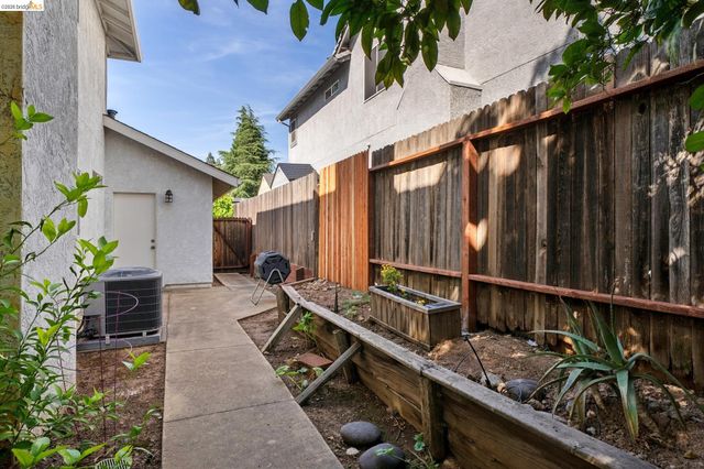 3400 Cobblestone Dr, Rocklin, CA 95765