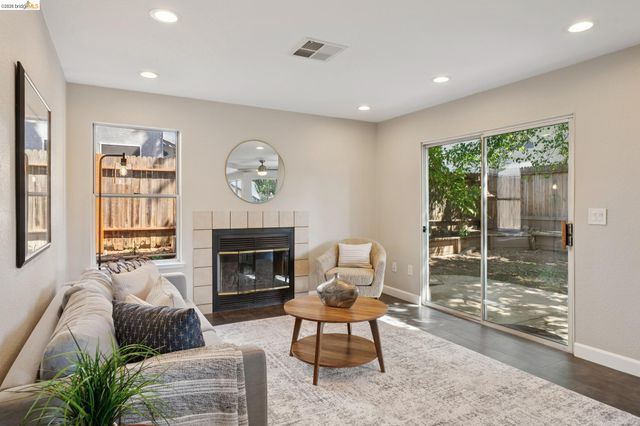 3400 Cobblestone Dr, Rocklin, CA 95765