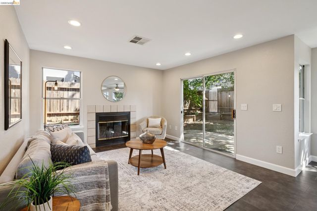 3400 Cobblestone Dr, Rocklin, CA 95765