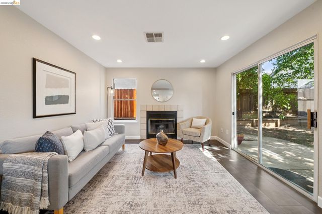 3400 Cobblestone Dr, Rocklin, CA 95765