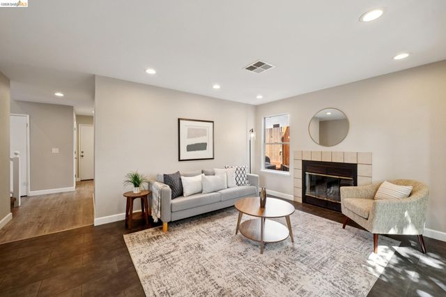 3400 Cobblestone Dr, Rocklin, CA 95765